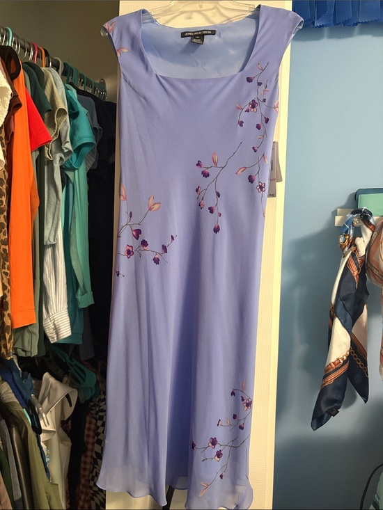 Jones New York Dresses & Skirts - Jones New York Lavender Floral Cap-Sleeve Midi Dress